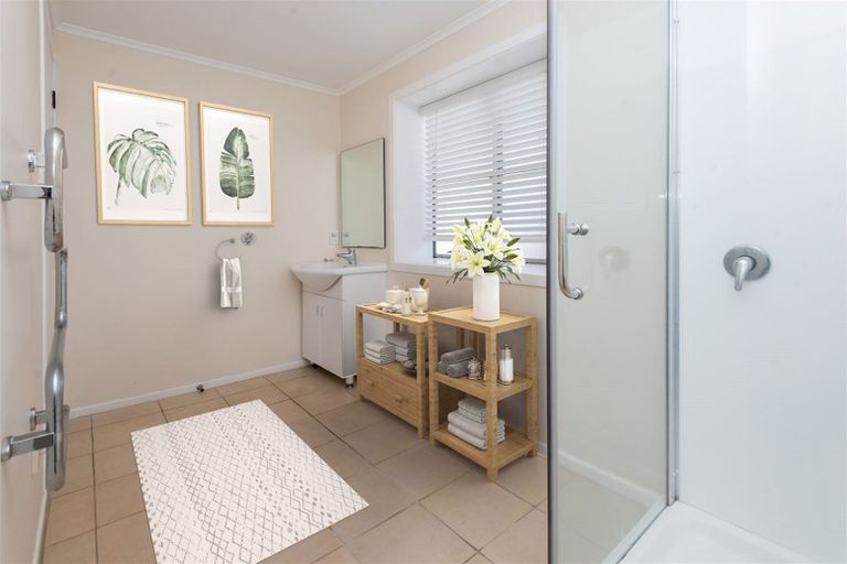 Photo of property in 68 Bradbury Road, Botany Downs, Auckland, 2010