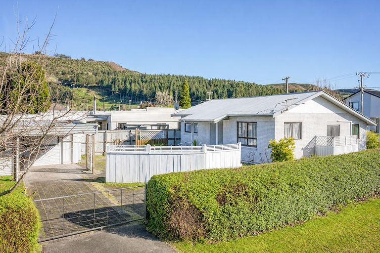 Photo of property in 23a Kawaha Point Road, Fairy Springs, Rotorua, 3015