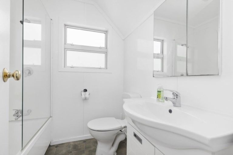 Photo of property in 30b Cypress Drive, Maungaraki, Lower Hutt, 5010