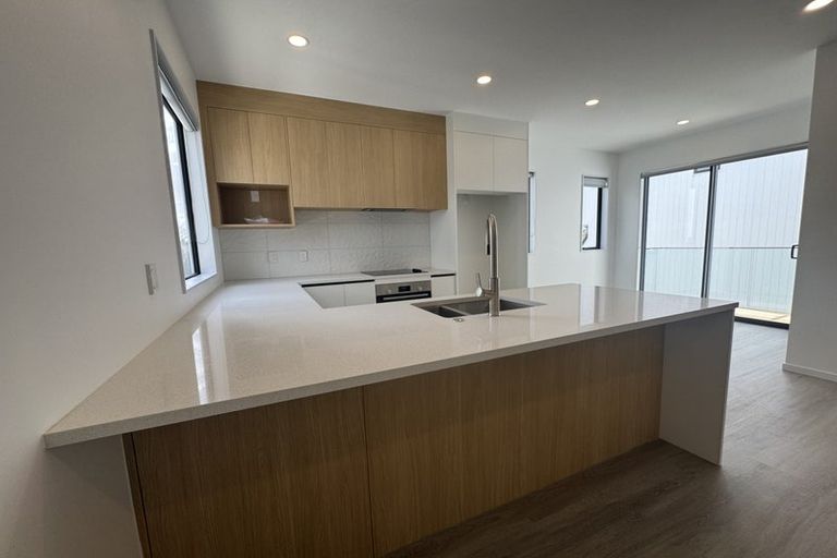 Photo of property in 10 Elcoat Avenue, Henderson, Auckland, 0612