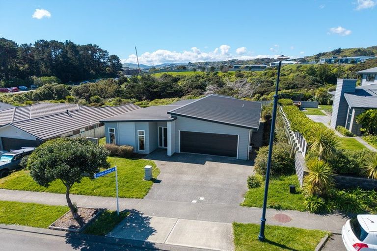 Photo of property in 9 Ken Douglas Drive, Aotea, Porirua, 5024