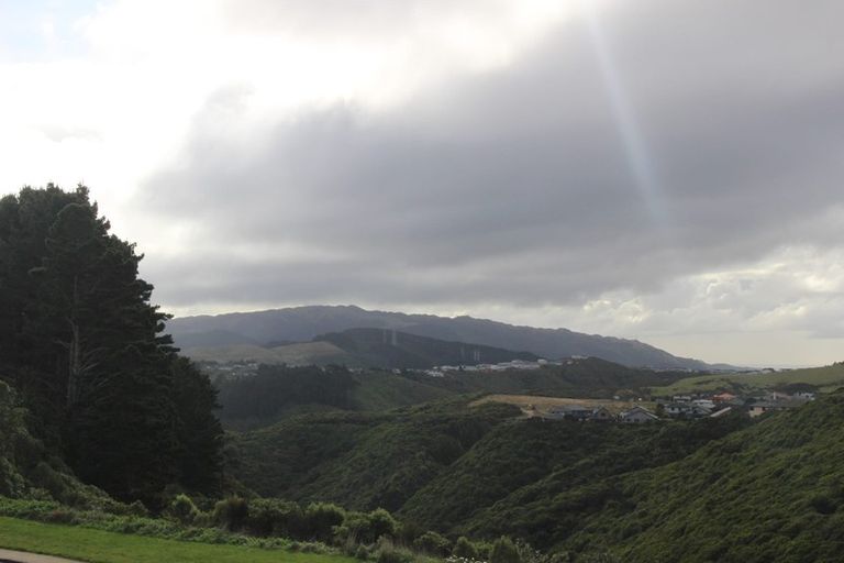 Photo of property in 36a Colchester Crescent, Newlands, Wellington, 6037