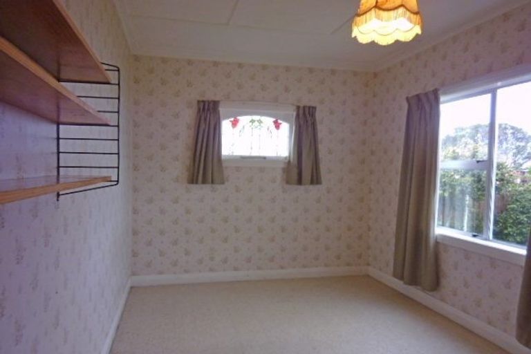 Photo of property in 15 Sutherland Crescent, Melrose, Wellington, 6023