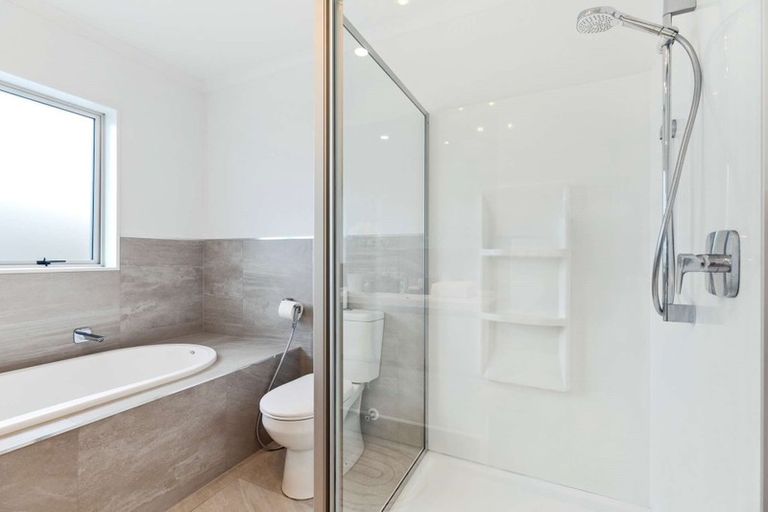 Photo of property in 24 William Wallbank Crescent, Swanson, Auckland, 0614