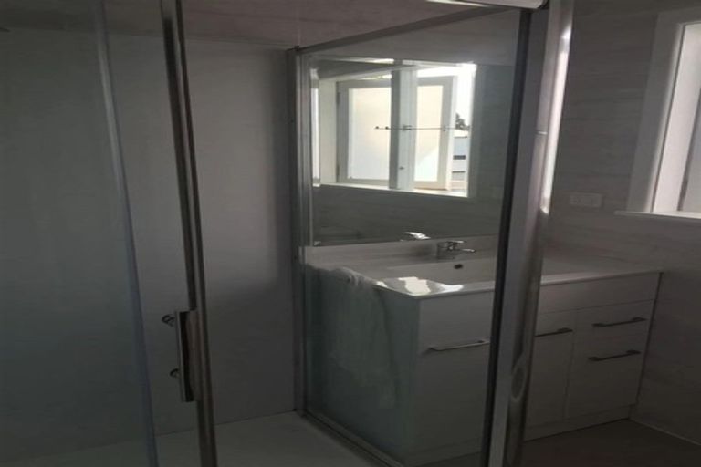 Photo of property in 12 Rathgar Road, Henderson, Auckland, 0610