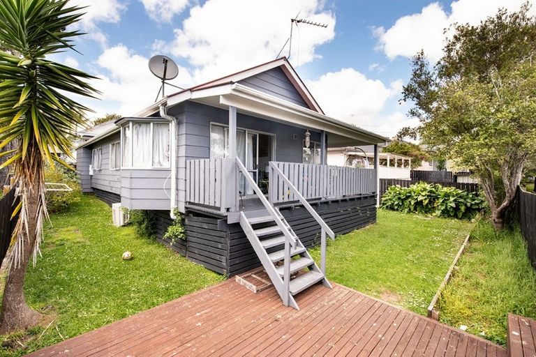 Photo of property in 2/137 Titirangi Road, New Lynn, Auckland, 0600