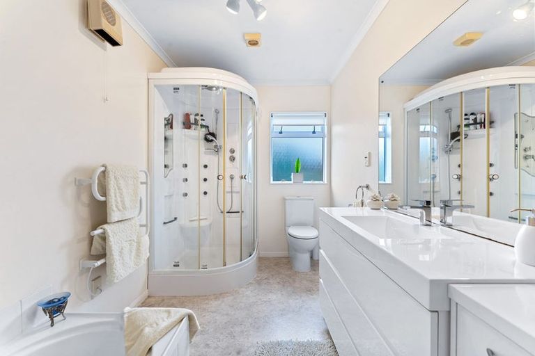 Photo of property in 28 Dan Tori Place, Orewa, 0931