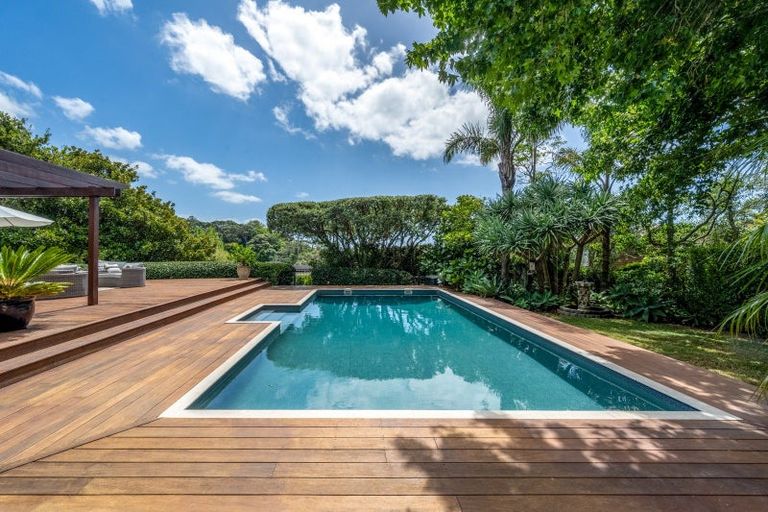 Photo of property in 188 Mellons Bay Road, Mellons Bay, Auckland, 2014