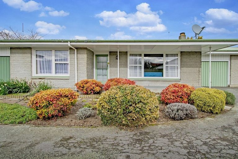 Photo of property in 2/7 Curletts Road, Sockburn, Christchurch, 8042
