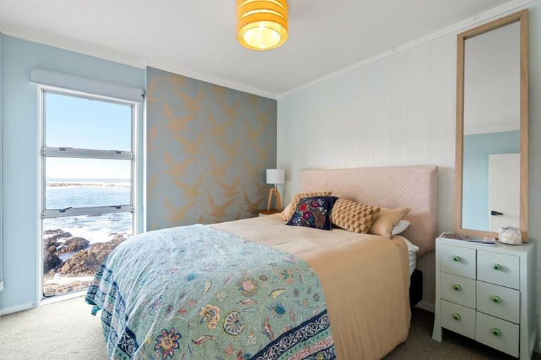 Photo of property in 2/104 Owhiro Bay Parade, Owhiro Bay, Wellington, 6023