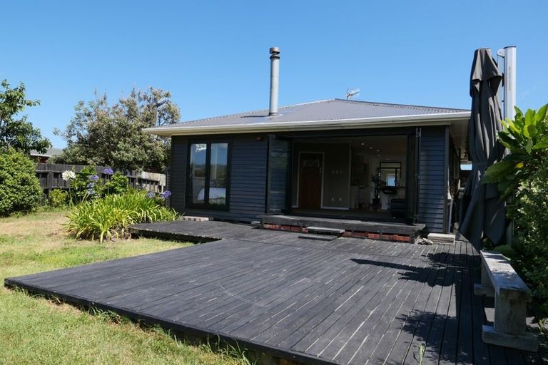 Photo of property in 48 Rutherford Drive, Waikanae Beach, Waikanae, 5036