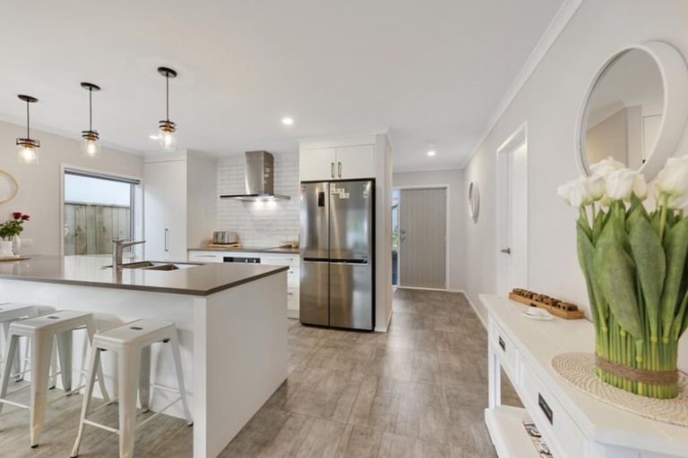 Photo of property in 81 Awatira Drive, Papamoa Beach, Papamoa, 3118