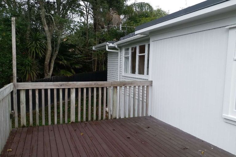 Photo of property in 1a Trojan Crescent, New Lynn, Auckland, 0600