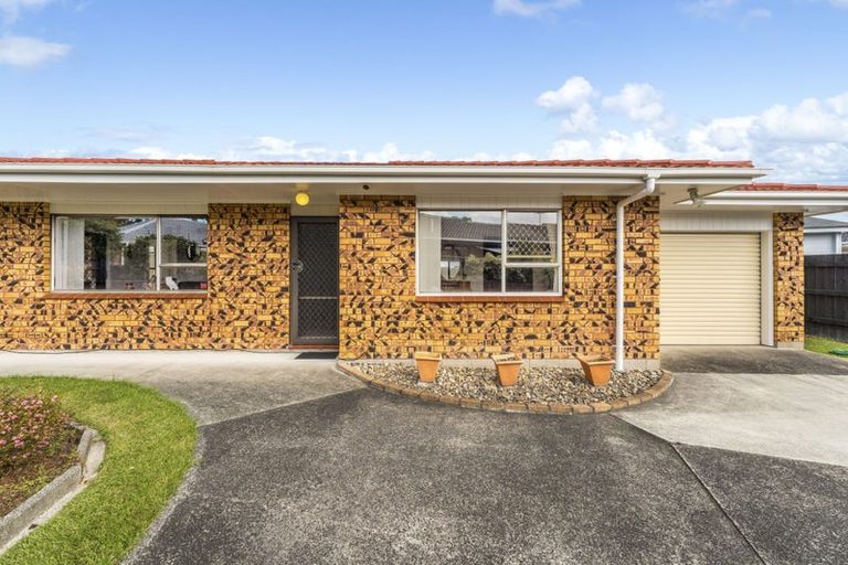 Photo of property in 2/9 Annette Avenue, Te Atatu South, Auckland, 0610