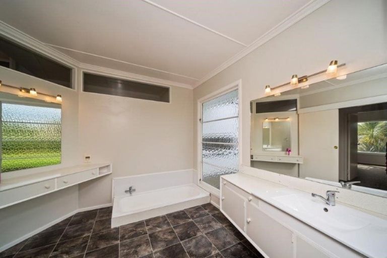 Photo of property in 161 South Road, Hawera, 4610