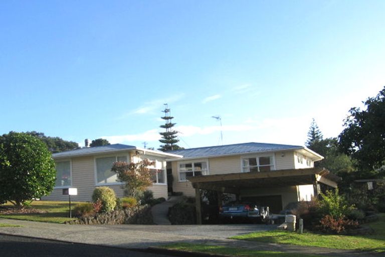 Photo of property in 9 Ensign Place, Hillcrest, Auckland, 0627