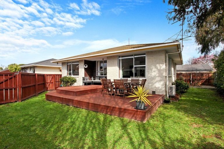 Photo of property in 2/85 Cutts Road, Russley, Christchurch, 8042