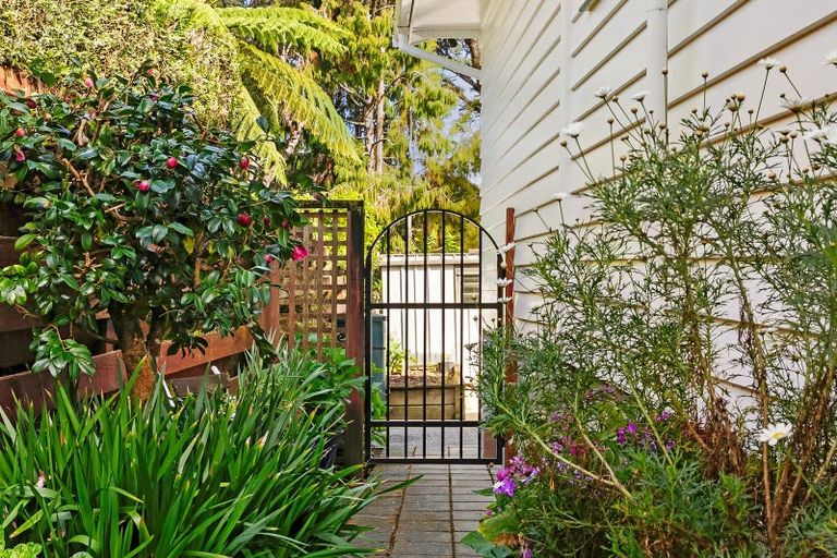 Photo of property in 4 Freemans Way, Pinehaven, Upper Hutt, 5019