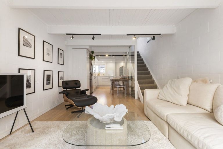 Photo of property in 18 Cottleville Terrace, Thorndon, Wellington, 6011