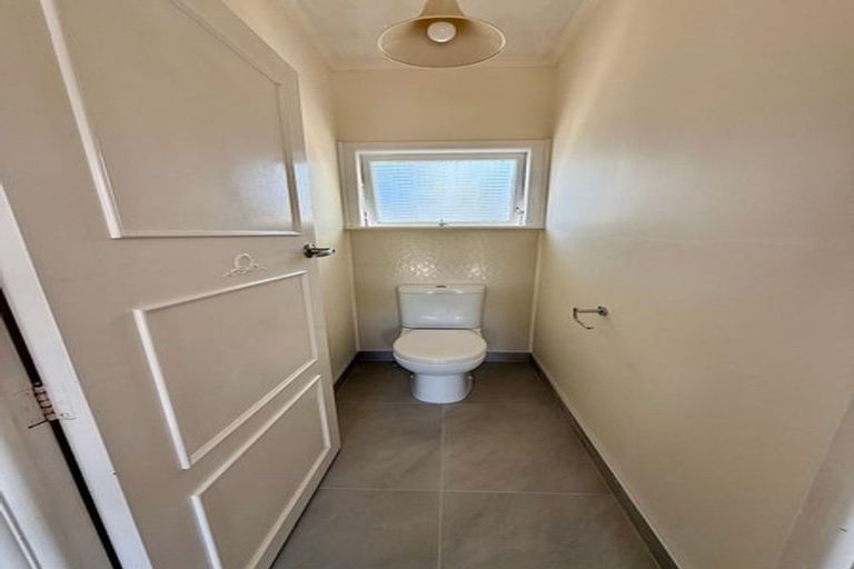 Photo of property in 57 Forrest Hill Road, Milford, Auckland, 0620