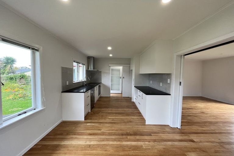 Photo of property in 50 Farquhar Road, Glendene, Auckland, 0602