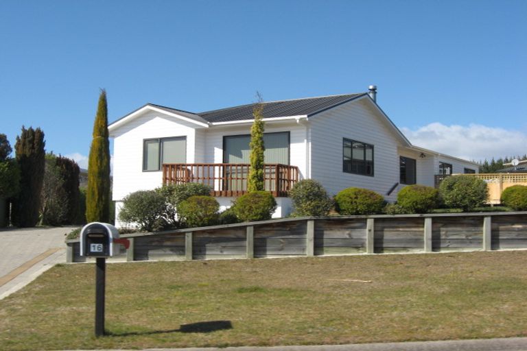 Photo of property in 16 Kahotea Drive, Motuoapa, 3382