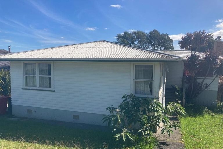 Photo of property in 194 Don Buck Road, Massey, Auckland, 0614