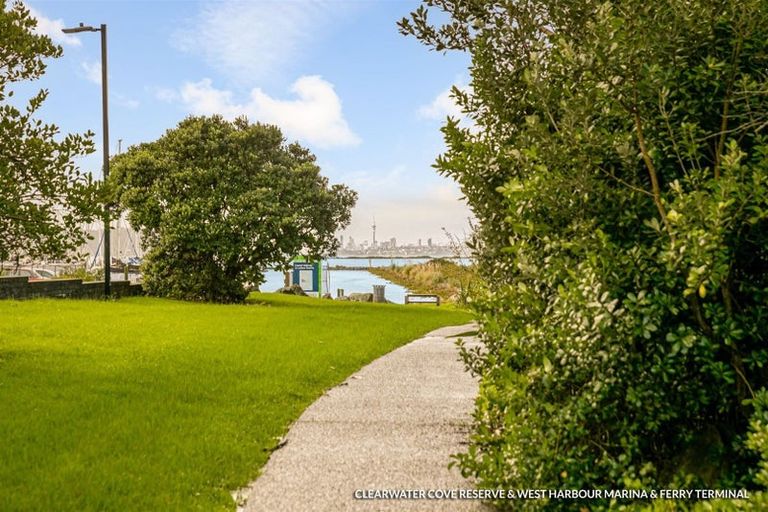 Photo of property in 9s Clearwater Cove, West Harbour, Auckland, 0618