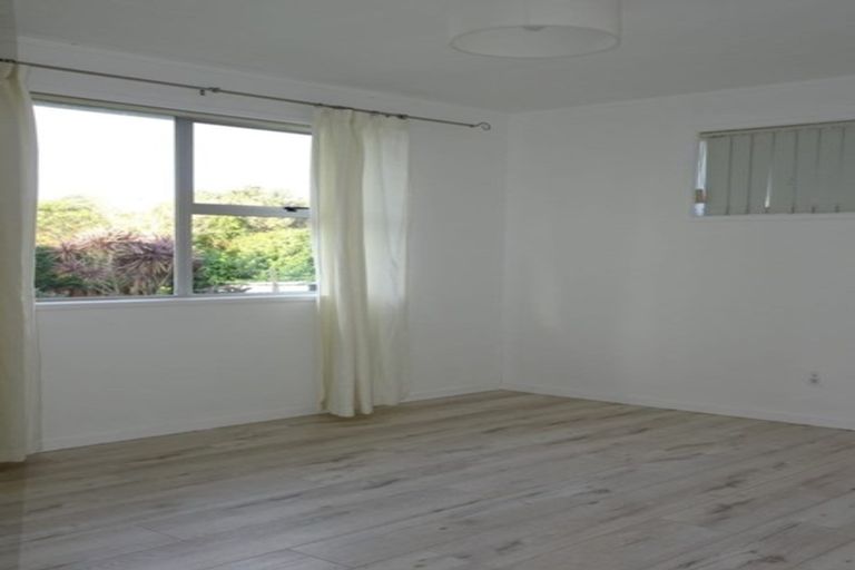 Photo of property in 6 Allington Road, Massey, Auckland, 0614