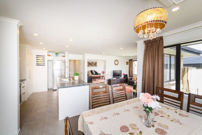 Photo of property in 12 Gibraltar Way, Fitzherbert, Palmerston North, 4410