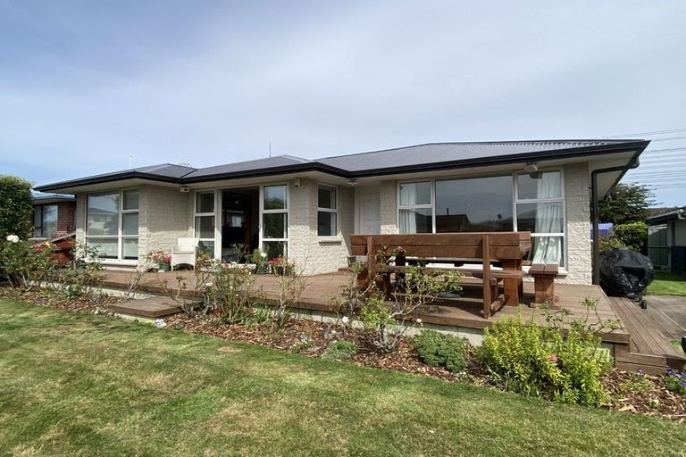 Photo of property in 4 Carbine Place, Sockburn, Christchurch, 8042