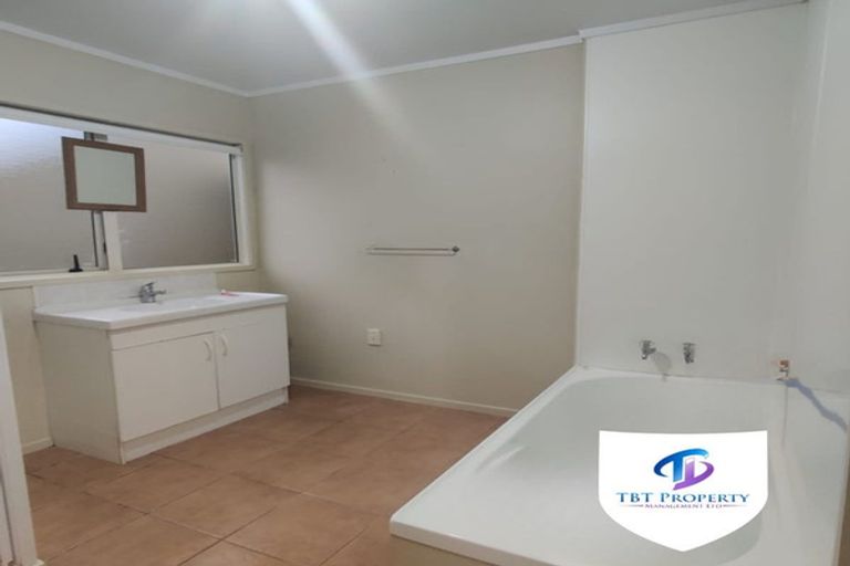 Photo of property in 3/240 Pakuranga Road, Pakuranga Heights, Auckland, 2010