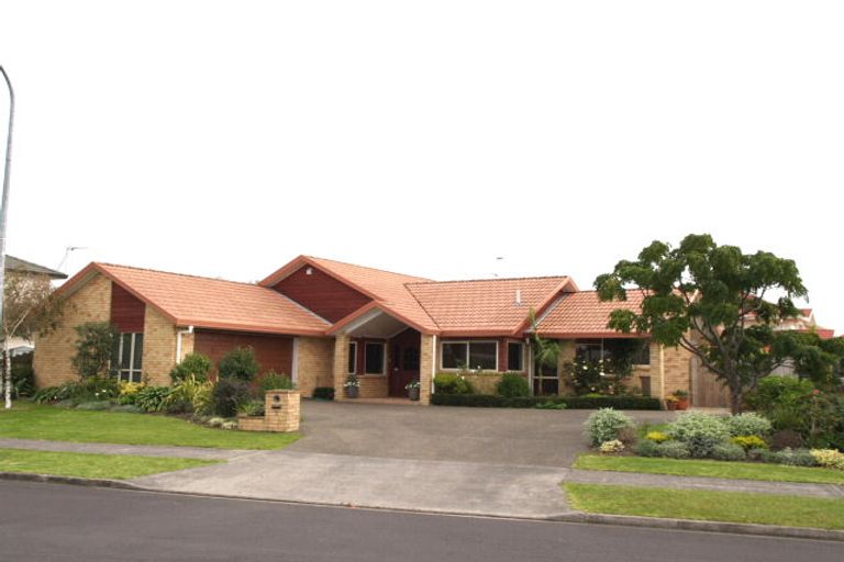 Photo of property in 3 Keswick Close, Northpark, Auckland, 2013