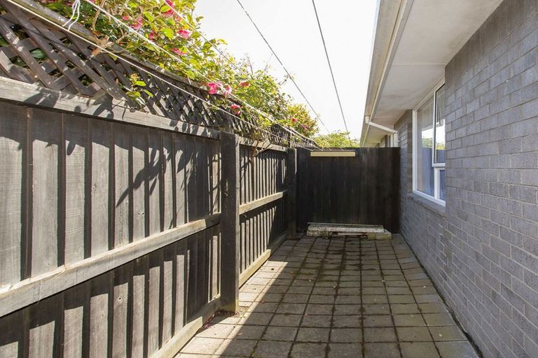 Photo of property in 35 Lowry Avenue, Redwood, Christchurch, 8051