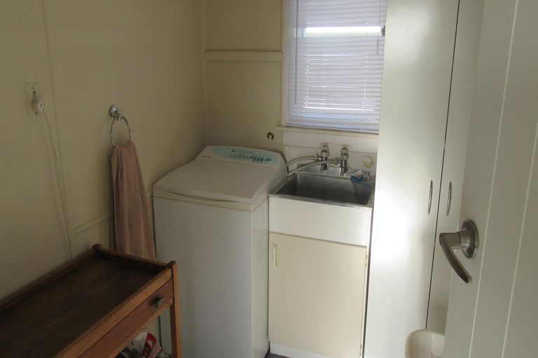 Photo of property in 1 Cameron Street, Waimate, 7924