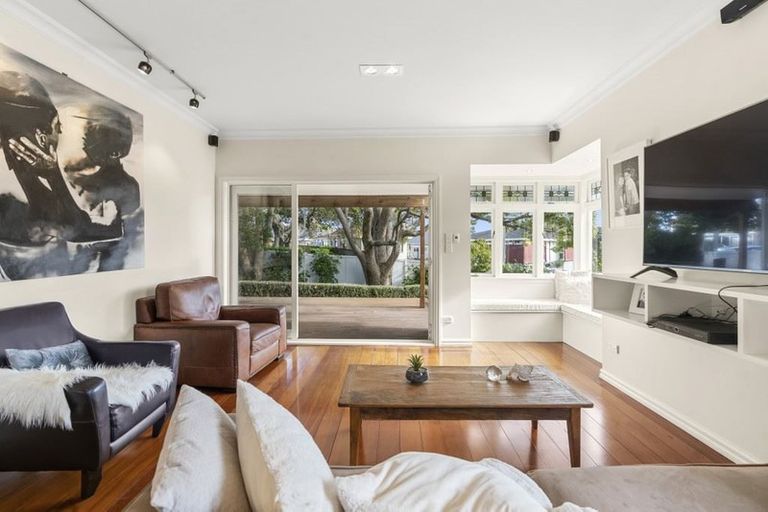 Photo of property in 16a Fenwick Avenue, Milford, Auckland, 0620