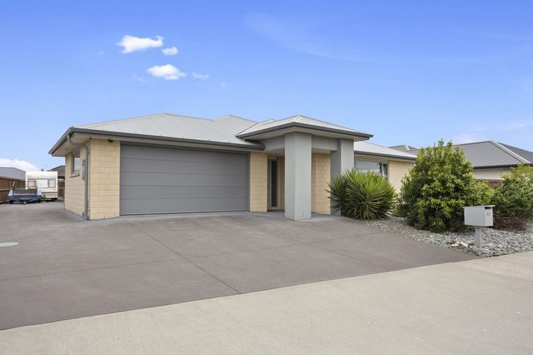 Photo of property in 35 Brockelbank Drive, Kaiapoi, 7630