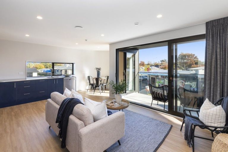 Photo of property in 1/100 Staveley Street, Avonhead, Christchurch, 8042
