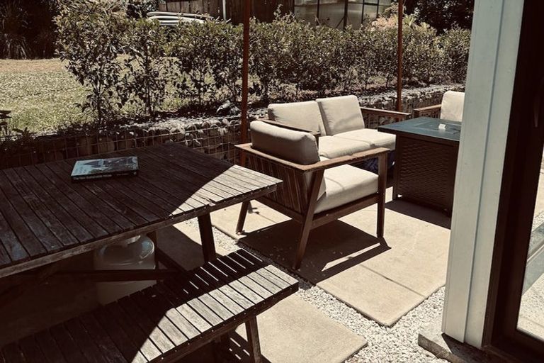 Photo of property in 2 Ravenwood Drive, Forrest Hill, Auckland, 0620