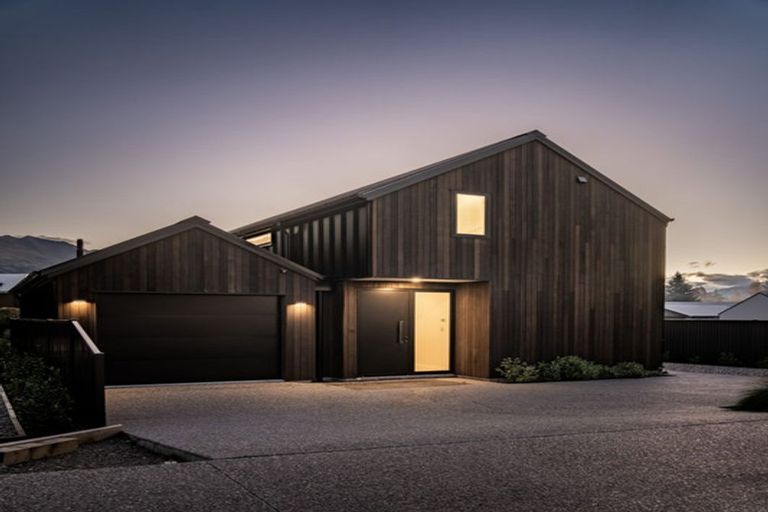 Photo of property in 170c Beacon Point Road, Wanaka, 9305