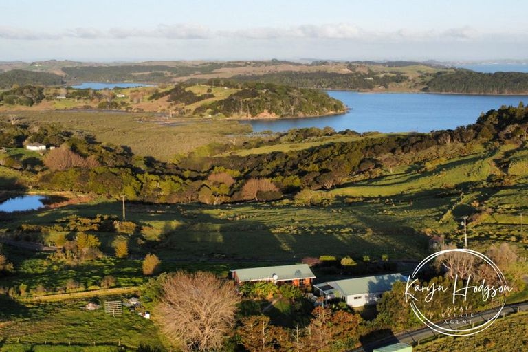 Photo of property in 7 Te Opi Road East, Whakapirau, Maungaturoto, 0583