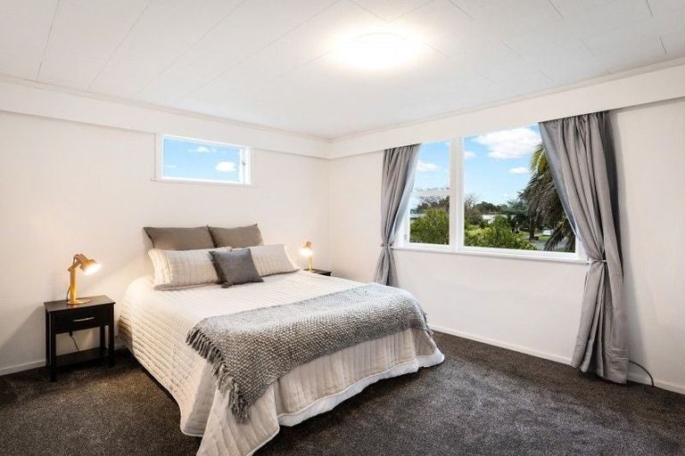 Photo of property in 2 Monterey Place, Totara Park, Upper Hutt, 5018