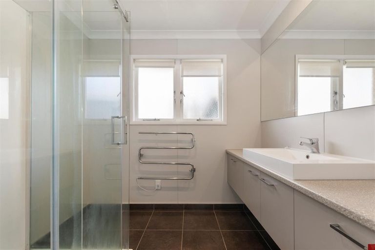 Photo of property in 11 Grand Vue Road, Kawaha Point, Rotorua, 3010