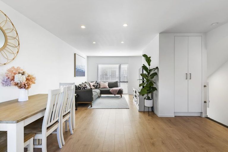 Photo of property in 6/7 South Pacific Place, Henderson, Auckland, 0612