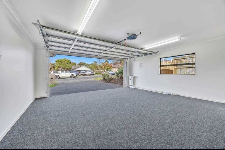 Photo of property in 10 Bonny Crescent, Massey, Auckland, 0614