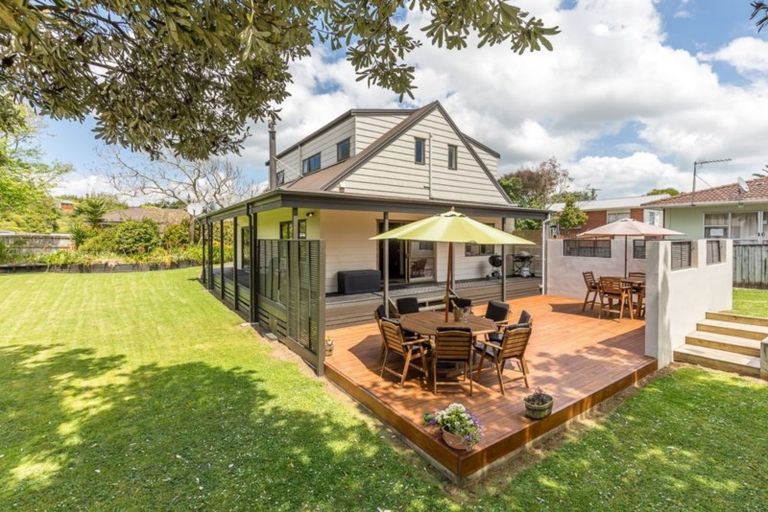 Photo of property in 4 Valley Road, Waiuku, 2123