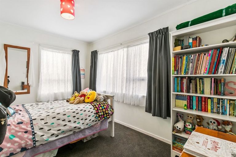 Photo of property in 4 Midgley Road, West Harbour, Auckland, 0618
