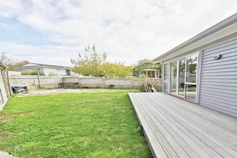 Photo of property in 3 Julia Place, Totara Vale, Auckland, 0629