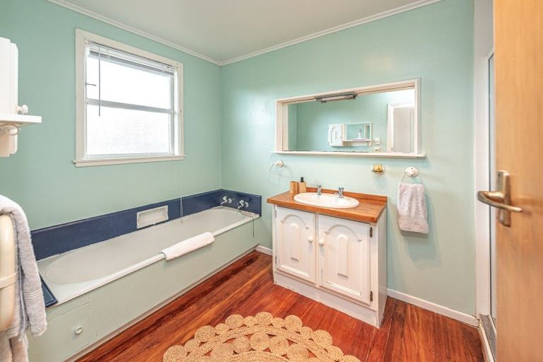 Photo of property in 11 Saint Leonard Street, Saint Johns Hill, Whanganui, 4501