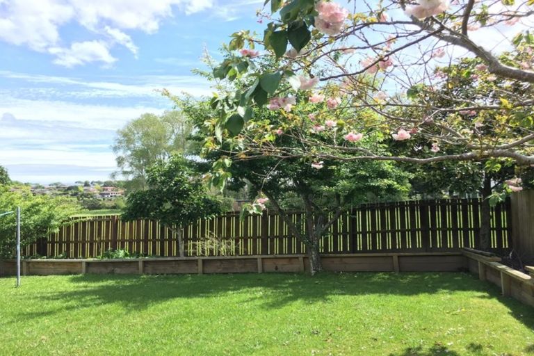 Photo of property in 103 Prince Regent Drive, Half Moon Bay, Auckland, 2012